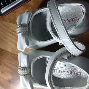 Selling size 3 baby shoes